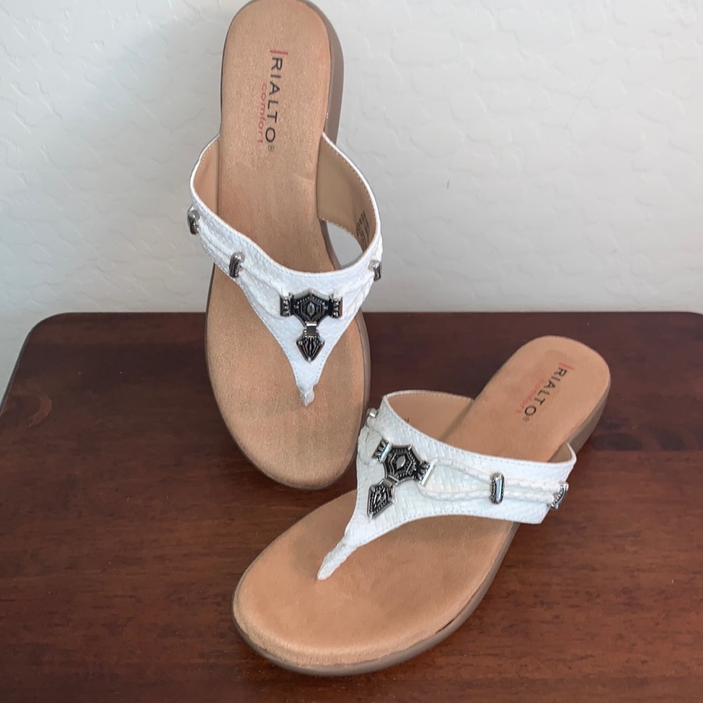 RIALTO COMFORT BRAND NEW SIZE 9 SLIP ON SANDALS
